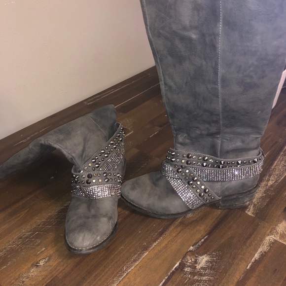 NOT RATED GREY BOOT 👢 - Picture 2 of 7